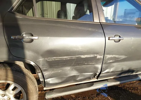 2005 Acura Mdx from USA, damaged, VIN 2HNYD18805H530828